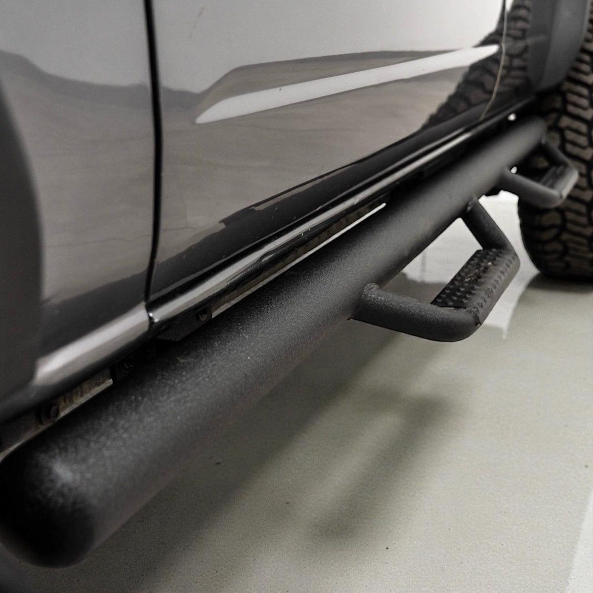 BRONCO STEEL STATIONARY SIDE STEPS TUBULAR 6 2021-2027
