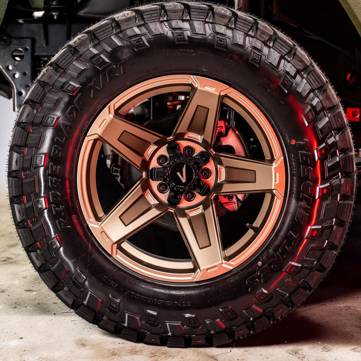 37” TIRES 37/13.5/R20
